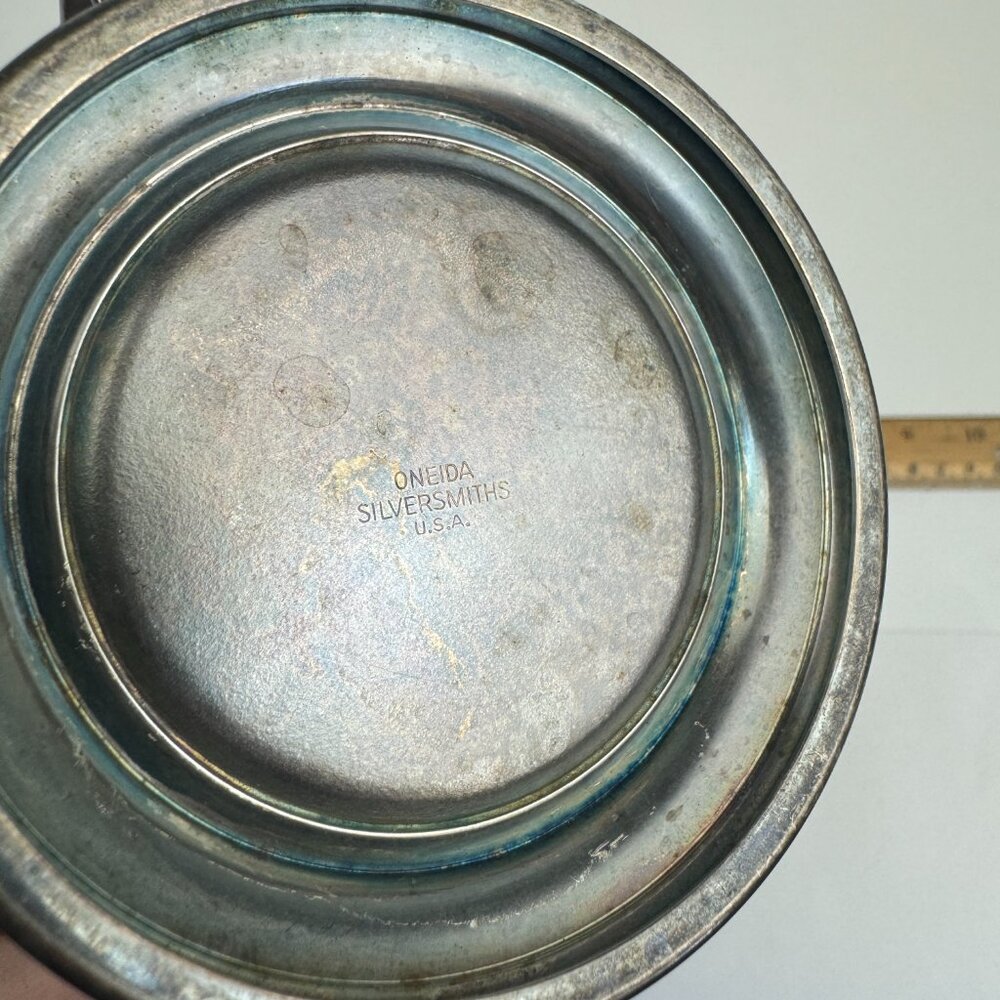 Vtg Oneida Silversmiths USA 8.25 inch Tall Thin‎ Water Pitcher Silver Plated - Picture 10 of 10